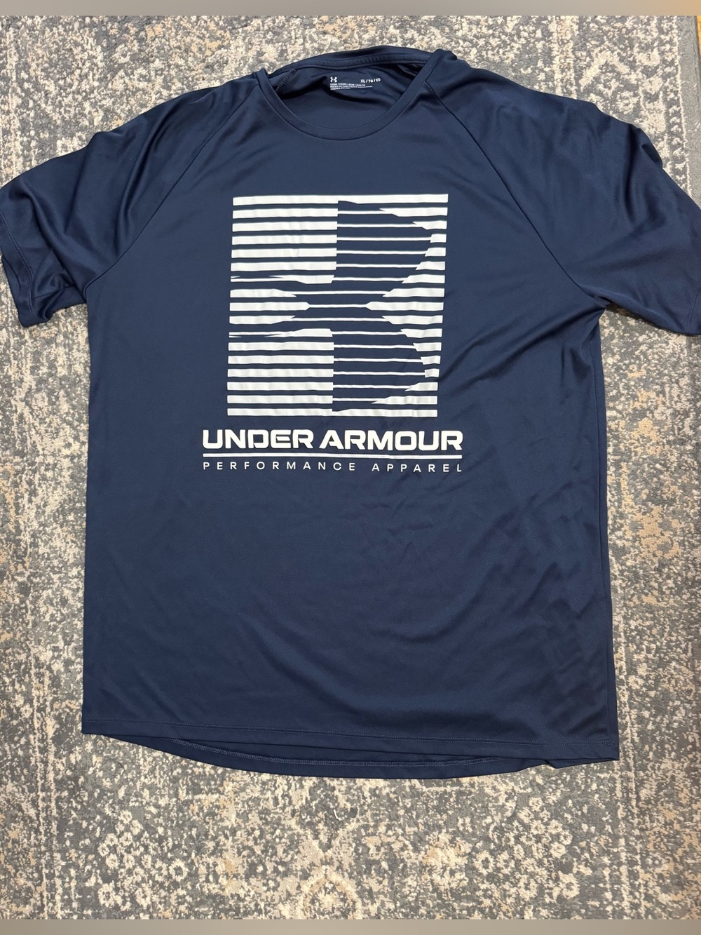 Men’s Under Armour navy dri fit tshirt